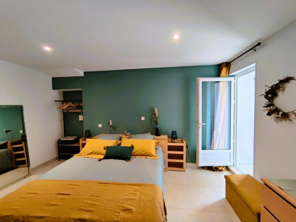 Gite De La Petite Vallee Saint-Savinien Екстер'єр фото
